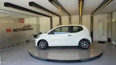 Volkswagen Up! 2016 - 8500 EUR, 79613 km - AUTO.MOTO.pt - 79613km - foto 15 de 49