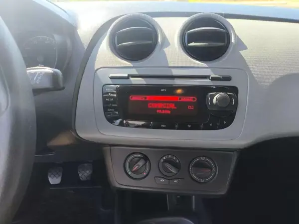 SEAT Ibiza 2012 - 5965 EUR, 167600 km - AUTO.MOTO.pt - 167600km - foto 8 de 10