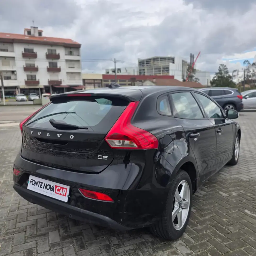 Volvo V40 2016 - 14500 EUR, 118000 km - AUTO.MOTO.pt - 118000km - foto 9 de 18