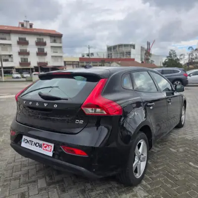 Volvo V40 2016 - 14500 EUR, 118000 km - AUTO.MOTO.pt - 118000km - foto 9 de 18