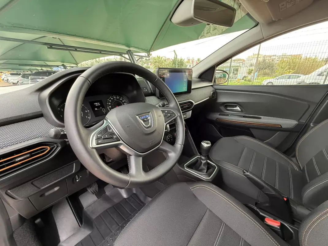 Dacia Sandero 2022 - 15600 EUR, 27510 km - AUTO.MOTO.pt - 27510km - foto 6 de 19