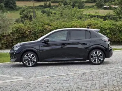 Peugeot e-208 2021 - 17250 EUR, 85000 km - AUTO.MOTO.pt - 85000km - foto 5 de 25