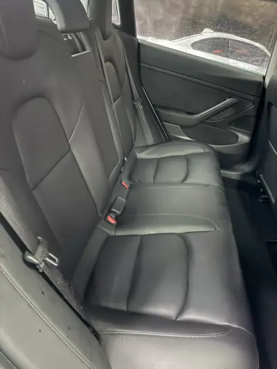 Tesla Model 3 2020 - 25900 EUR, 101867 km - AUTO.MOTO.pt - 101867km - foto 10 de 11