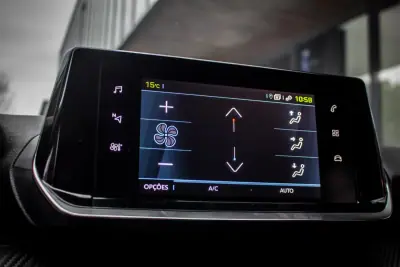 Peugeot e-2008 2021 - 20850 EUR, 60050 km - AUTO.MOTO.pt - 60050km - foto 40 de 44