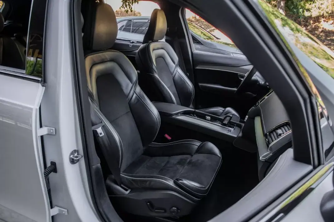 Volvo XC 90 2022 - 47000 EUR, 132399 km - AUTO.MOTO.pt - 132399km - foto 26 de 43