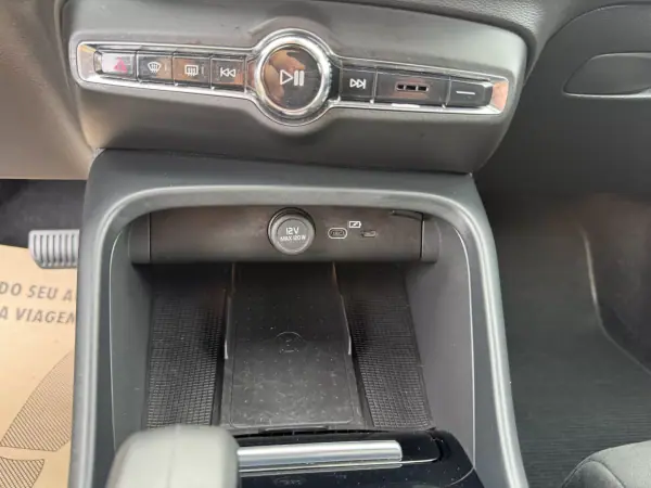 Volvo C40 2022 - 31900 EUR, 60000 km - AUTO.MOTO.pt - 60000km - foto 40 de 50