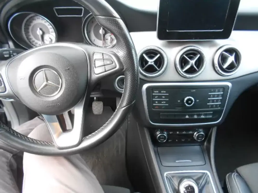 Mercedes-Benz CLA 200 2016 - 21500 EUR, 214696 km - AUTO.MOTO.pt - 214696km - foto 11 de 11