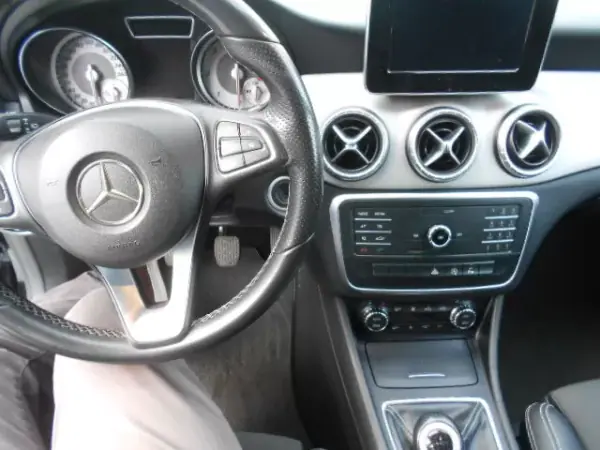 Mercedes-Benz CLA 200 2016 - 21500 EUR, 214696 km - AUTO.MOTO.pt - 214696km - foto 11 de 11