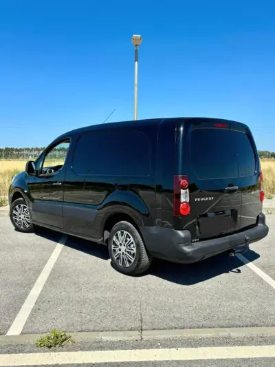 Peugeot Partner 2012 - 7750 EUR, 219000 km - AUTO.MOTO.pt - 219000km - foto 3 de 7