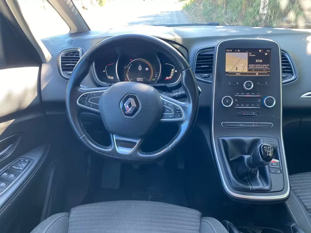 Renault Grand Scénic 2017 - 12950 EUR, 239000 km - AUTO.MOTO.pt - 239000km - foto 6 de 21