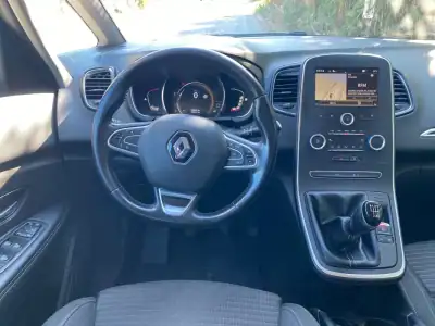 Renault Grand Scénic 2017 - 12950 EUR, 239000 km - AUTO.MOTO.pt - 239000km - foto 6 de 21