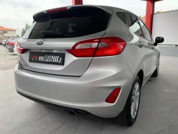 Ford Fiesta 2018 - 12500 EUR, 180000 km - AUTO.MOTO.pt - 180000km - foto 4 de 16