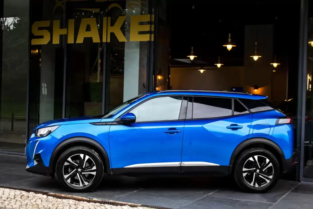 Peugeot e-2008 2021 - 20850 EUR, 60050 km - AUTO.MOTO.pt - 60050km - foto 2 de 44