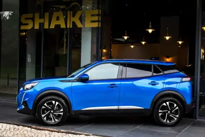 Peugeot e-2008 2021 - 20850 EUR, 60050 km - AUTO.MOTO.pt - 60050km - foto 2 de 44