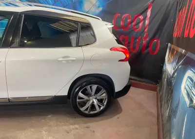 Peugeot 2008 2015 - 8500 EUR, 166000 km - AUTO.MOTO.pt - 166000km - foto 18 de 44