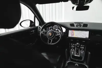 Porsche Cayenne 2018 - 57950 EUR, 120059 km - 120059km - foto 50 de 60