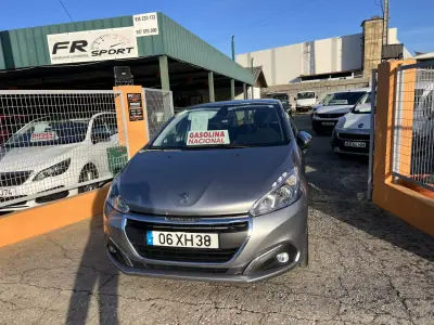 Peugeot 208 2019 - 10450 EUR, 73052 km - AUTO.MOTO.pt - 73052km - foto 3 de 12