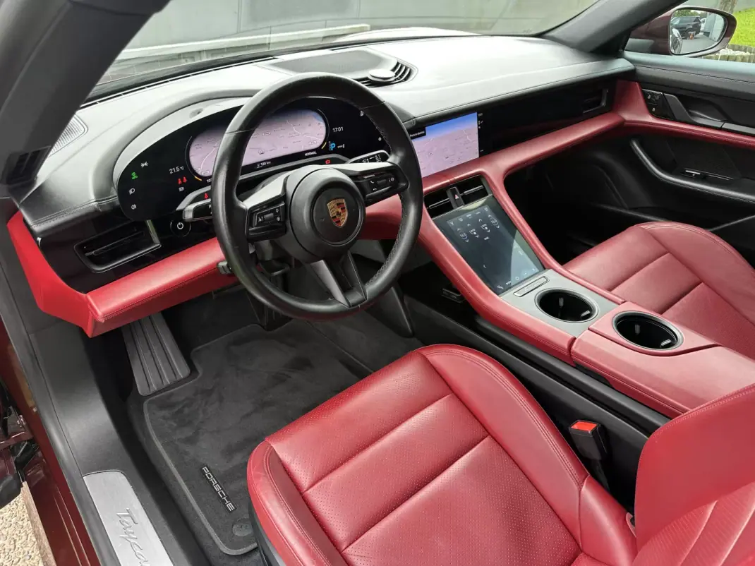 Porsche Taycan 2020 - 49900 EUR, 100000 km - AUTO.MOTO.pt - 100000km - foto 27 de 61