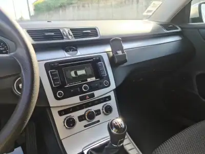 Volkswagen Passat Variant 2014 - 10750 EUR, 222000 km - AUTO.MOTO.pt - 222000km - foto 16 de 26