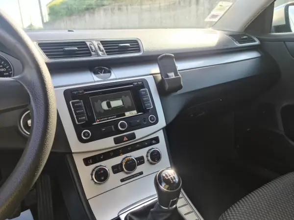 Volkswagen Passat Variant 2014 - 10750 EUR, 222000 km - AUTO.MOTO.pt - 222000km - foto 16 de 26