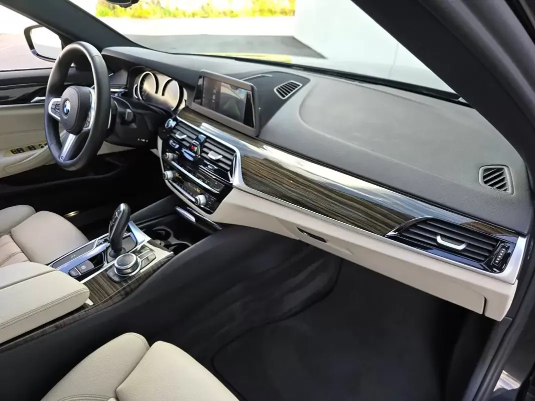 BMW 520 2019 - 30990 EUR, 98500 km - AUTO.MOTO.pt - 98500km - foto 29 de 44