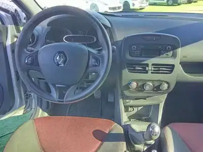 Renault Clio Break 2014 - 11890 EUR, 142223 km - AUTO.MOTO.pt - 142223km - foto 8 de 17
