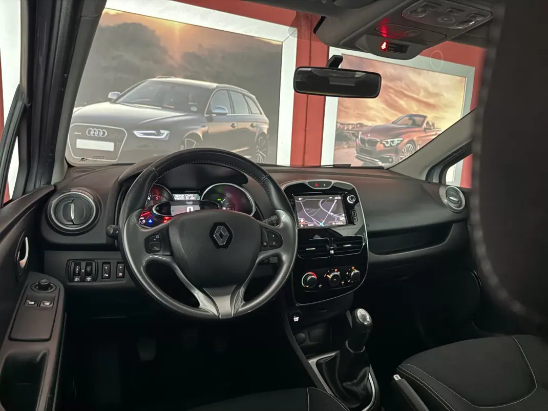 Renault Clio Sport Tourer 2016 - 10990 EUR, 88915 km - AUTO.MOTO.pt - 88915km - foto 16 de 19