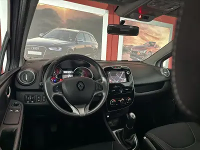 Renault Clio Sport Tourer 2016 - 10990 EUR, 88915 km - AUTO.MOTO.pt - 88915km - foto 16 de 19