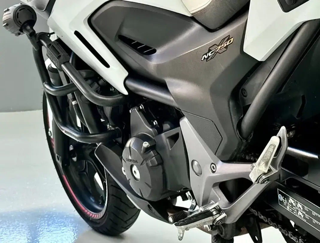 Honda NC750X 2015 - 5950 EUR, 35803 km - 35803km - foto 4 de 27