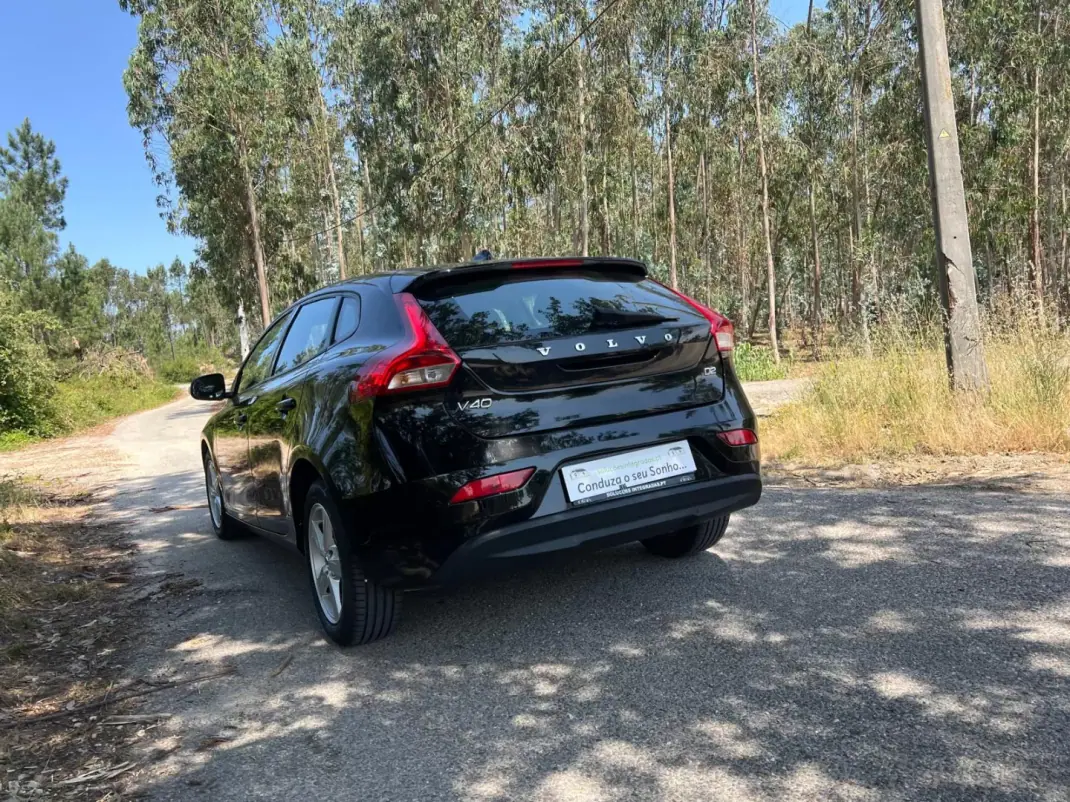 Volvo V40 2017 - 15900 EUR, 120000 km - AUTO.MOTO.pt - 120000km - foto 23 de 39