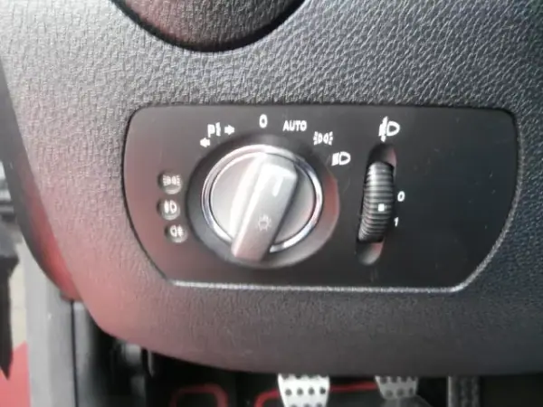Mercedes-Benz SLK 200 2010 - 16000 EUR, 176098 km - AUTO.MOTO.pt - 176098km - foto 23 de 32