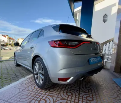 Renault Mégane 2020 - 17950 EUR, 114000 km - AUTO.MOTO.pt - 114000km - foto 8 de 23