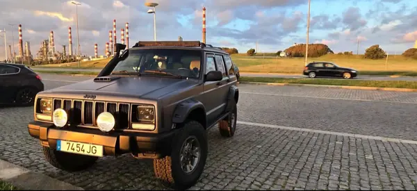 Jeep Cherokee 1997 - 12000 EUR, 250000 km - 250000km - foto 6 de 11