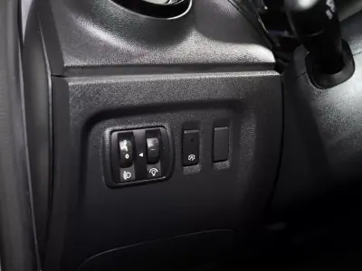 Renault Captur 2016 - 13990 EUR, 109000 km - AUTO.MOTO.pt - 109000km - foto 13 de 36