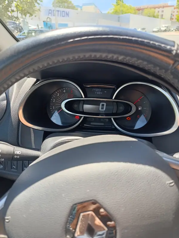 Renault Clio Sport Tourer 2016 - 8000 EUR, 177500 km - 177500km - foto 10 de 10