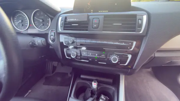 BMW 116 2015 - 9990 EUR, 227000 km - AUTO.MOTO.pt - 227000km - foto 4 de 13