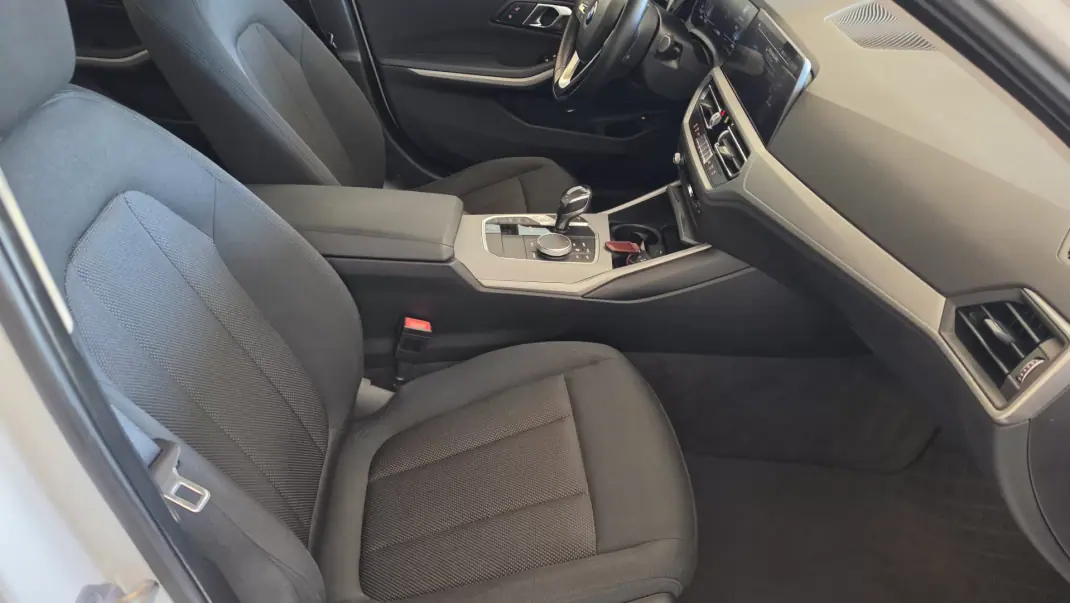 BMW 330 2019 - 22900 EUR, 111028 km - AUTO.MOTO.pt - 111028km - foto 50 de 54