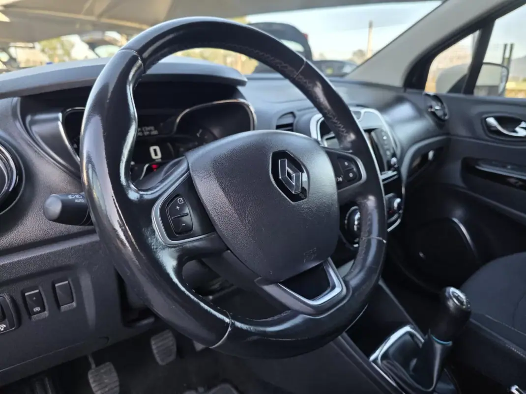 Renault Captur 2016 - 11990 EUR, 118000 km - AUTO.MOTO.pt - 118000km - foto 14 de 32