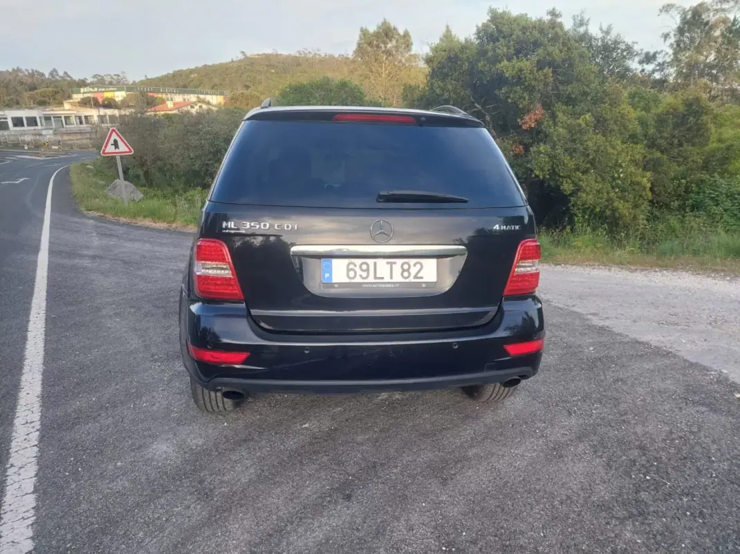Mercedes-Benz ML 350 2010 - 15900 EUR, 220100 km - AUTO.MOTO.pt - 220100km - foto 5 de 18