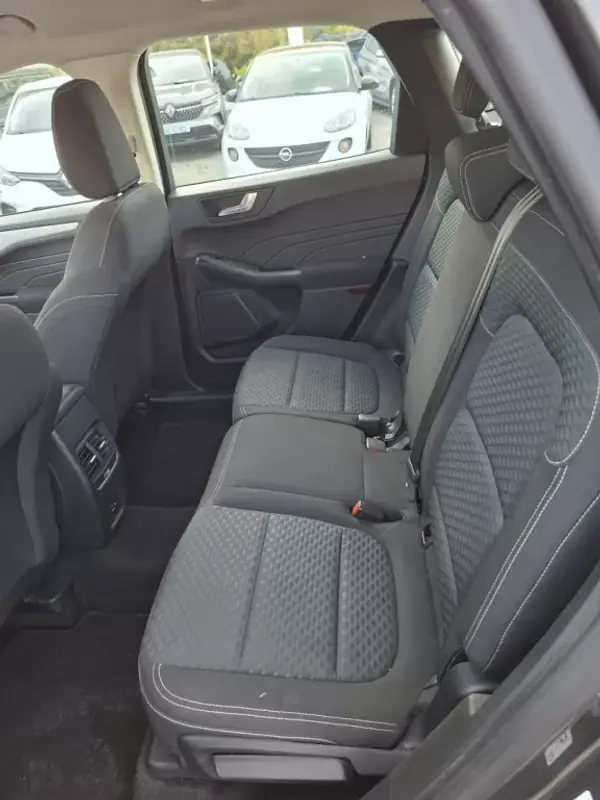 Ford Kuga 2021 - 21000 EUR, 59800 km - AUTO.MOTO.pt - 59800km - foto 13 de 36