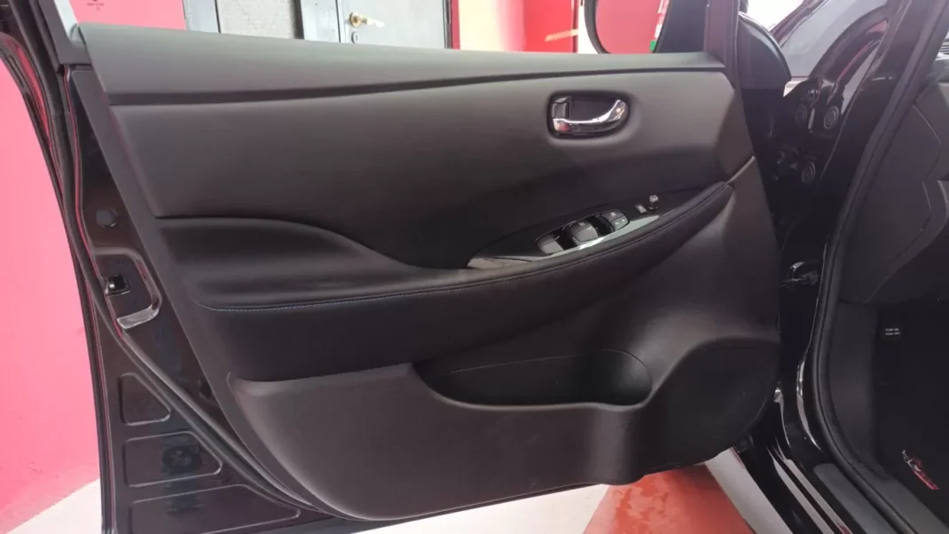 Nissan Leaf 2020 - 20500 EUR, 56131 km - AUTO.MOTO.pt - 56131km - foto 25 de 77