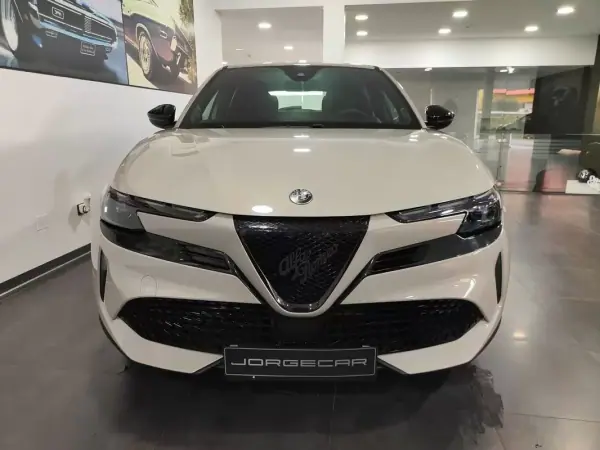 Alfa Romeo Junior 2025 - 27500 EUR, 6000 km - 6000km - foto 2 de 38
