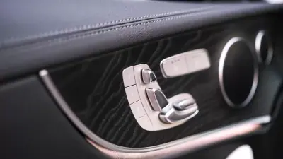 Mercedes-Benz E 220 2018 - 49000 EUR, 103000 km - AUTO.MOTO.pt - 103000km - foto 18 de 21