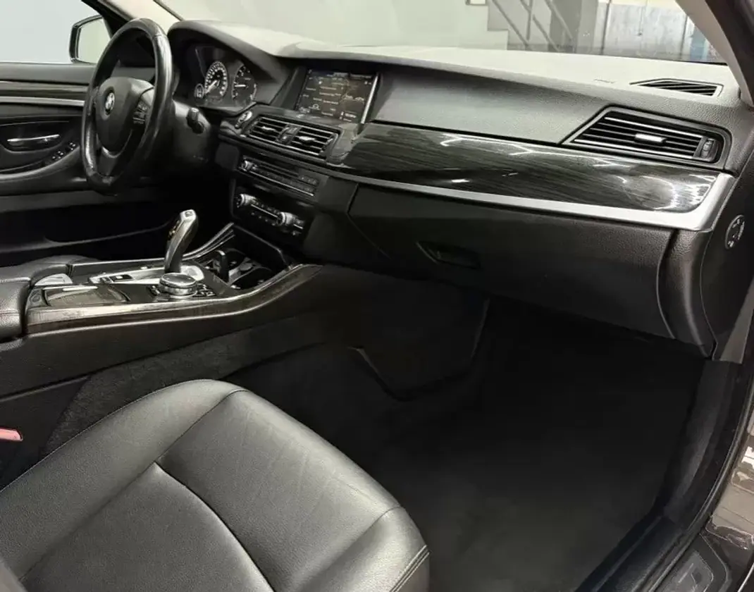 BMW 520 2015 - 18900 EUR, 202000 km - AUTO.MOTO.pt - 202000km - foto 16 de 21