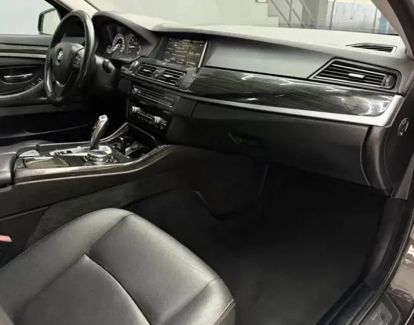 BMW 520 2015 - 18900 EUR, 202000 km - AUTO.MOTO.pt - 202000km - foto 16 de 21