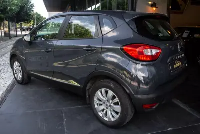 Renault Captur 2014 - 11890 EUR, 81739 km - AUTO.MOTO.pt - 81739km - foto 3 de 35