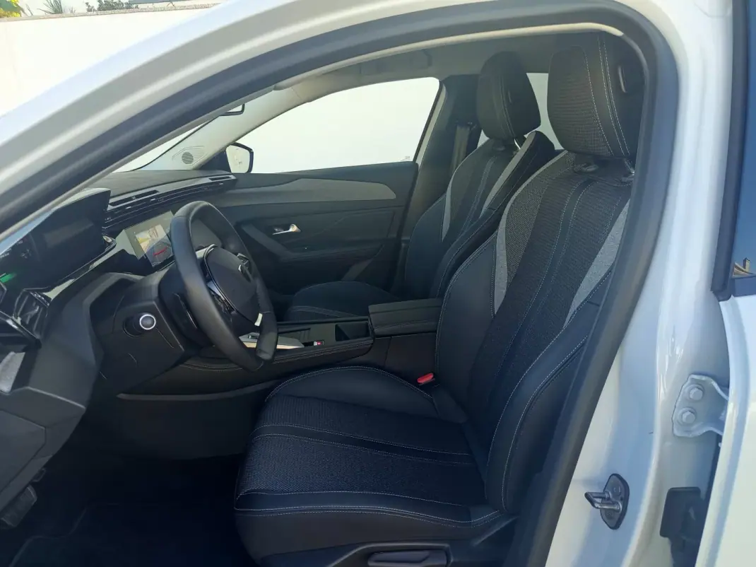 Peugeot 308 2024 - 23990 EUR, 67800 km - 67800km - foto 10 de 21