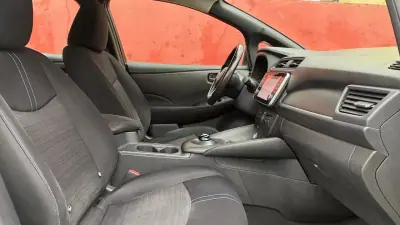 Nissan Leaf 2021 - 12900 EUR, 61600 km - AUTO.MOTO.pt - 61600km - foto 11 de 12