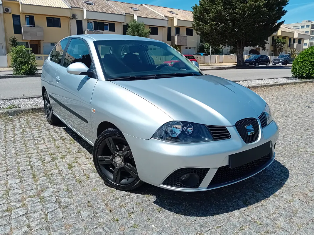 SEAT Ibiza 2008 - 3750 EUR, 189000 km - AUTO.MOTO.pt - 189000km - foto 1 de 12