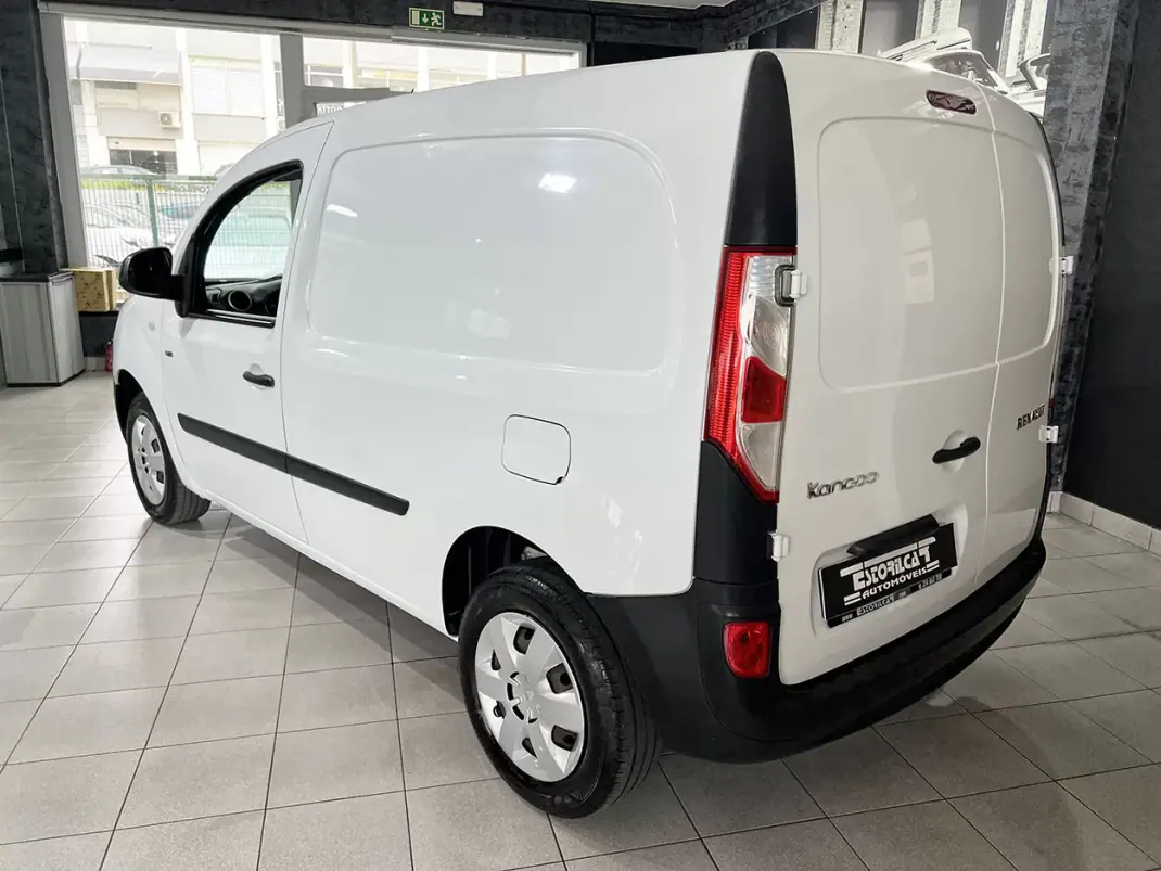 Renault 2021 - 11600 EUR, 110358 km - AUTO.MOTO.pt - 110358km - foto 4 de 20